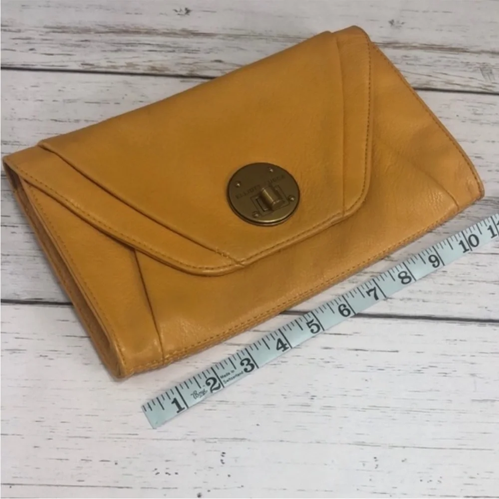 Elliott Lucca Clutch